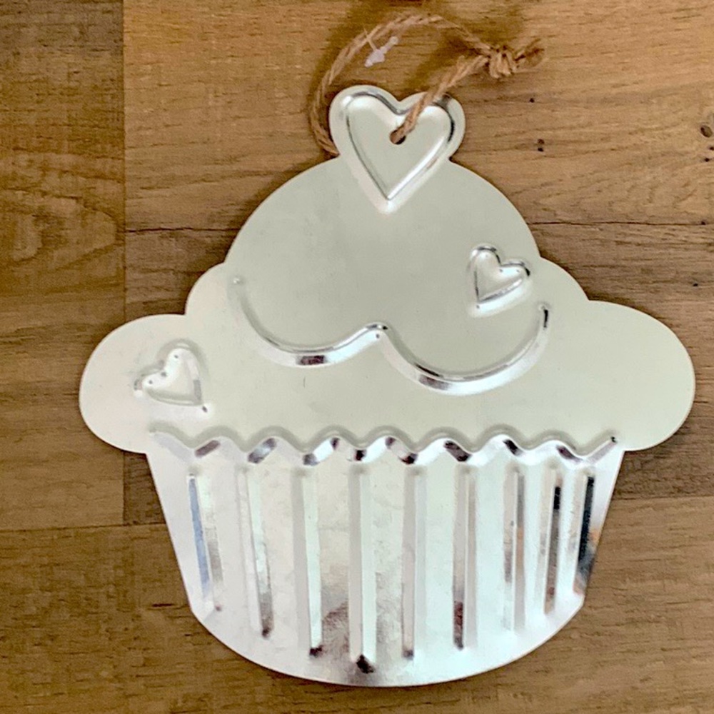 Galvanized Cupcake‎ Sign